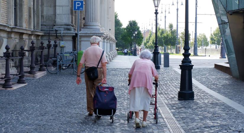 Magyar nyugdíjasok helyzete: saját lakás, gyógyszer-támogatás, 13. és 14. havi nyugdíj