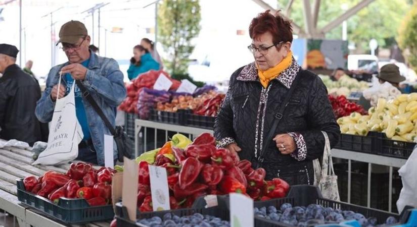 Menekülnek az árusok a megújult piacról a zord körülmények miatt