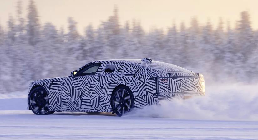 A Jaguar hallani sem akar a benzinmotorról!