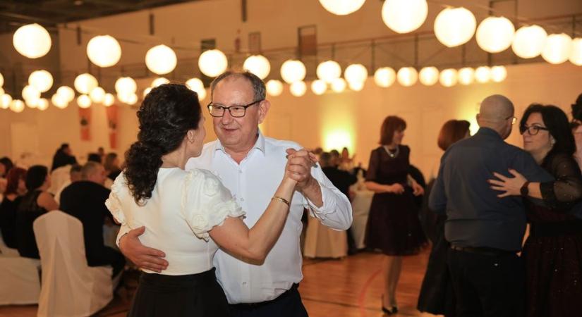 Együtt báloztak az agrárium szereplői Szekszárdon (videó)