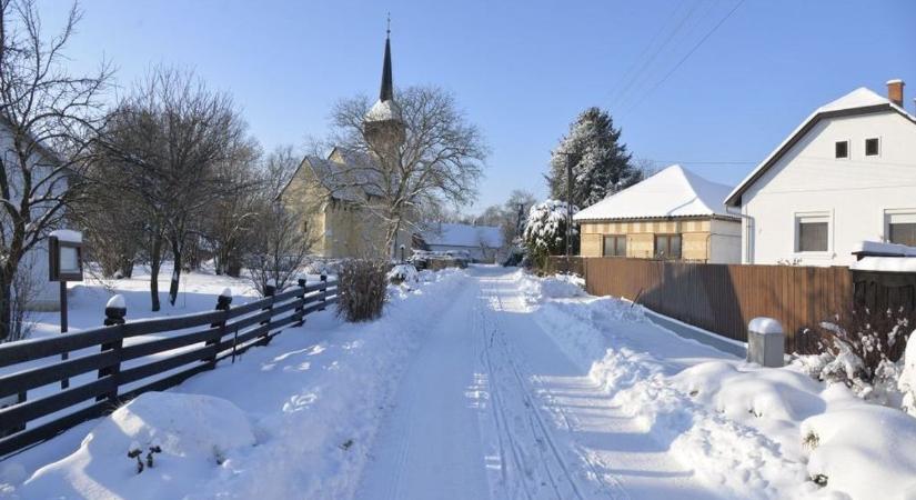 Megőrült az időjárás: tél tábornok újra támad — senki ne üljön kocsiba, buszjáratok is kimaradhatnak, jön az ónos eső