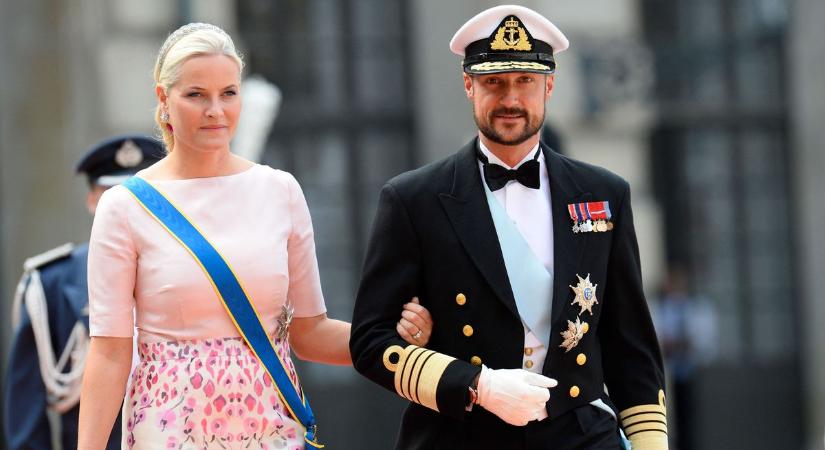 „Csak vegyen feleségül!” – Sokkoló levelek kerültek elő: a hercegnők versengtek a pedofil milliárdos kegyeiért