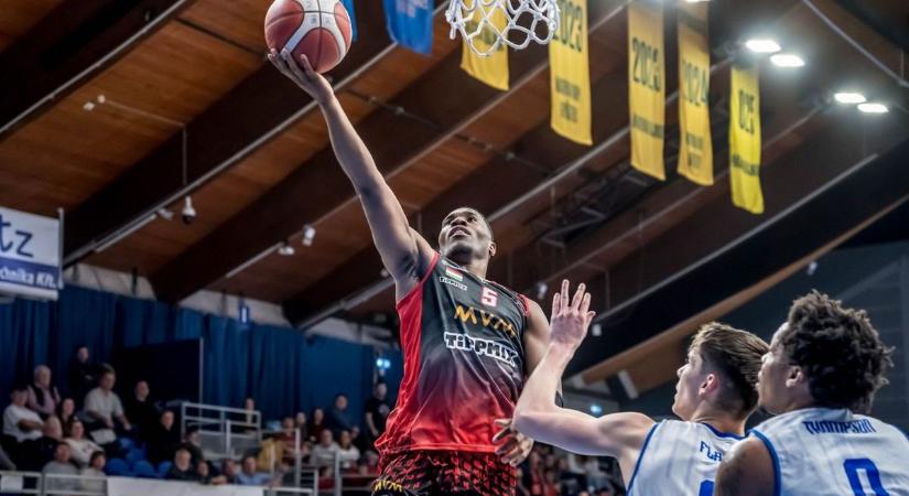 Ez már nagyon kellett: utolsó másodperces triplával nyert az Oroszlány Sopronban