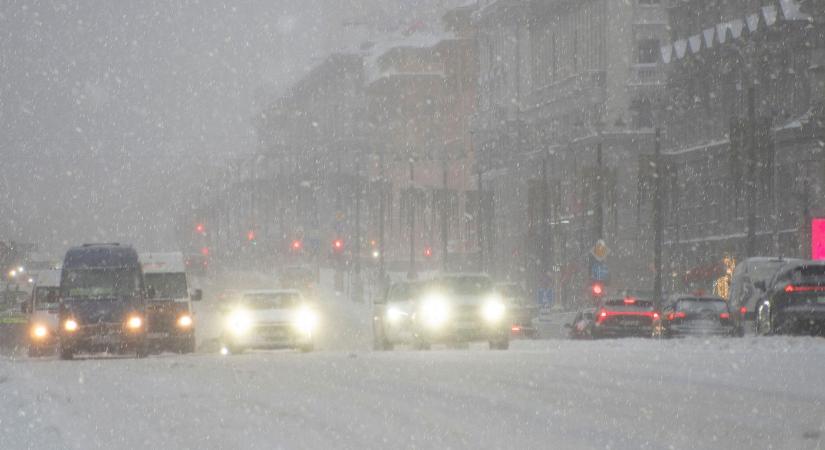 Figyelmeztetnek minket az időjósok, nagyon vigyázzunk a napokban, ez még csak a kezdet, most jön a neheze