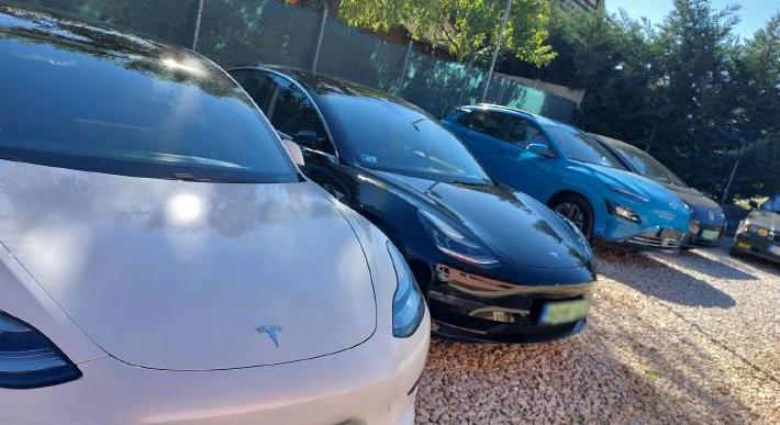 Autókereskedésnél razziázott a NAV