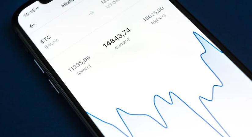 Nagy játékosok lábára lépett rá a kormány a kriptózást megfojtó szabályozással, most egy váratlanul gyors uniós válasz rázhatja fel a tetszhalott piacot