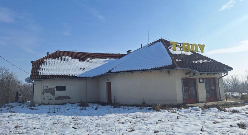 Elképesztő állapotok: friss fotókat kaptunk a baranyaiak egykori kedvenc szórakozóhelyéről!