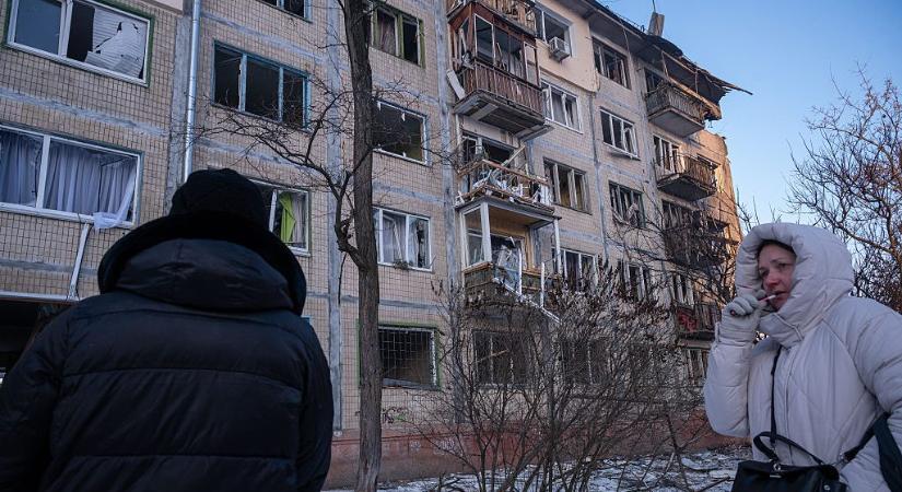 71 rakétával és 450 drónnal indított támadást Moszkva több ukrán város ellen