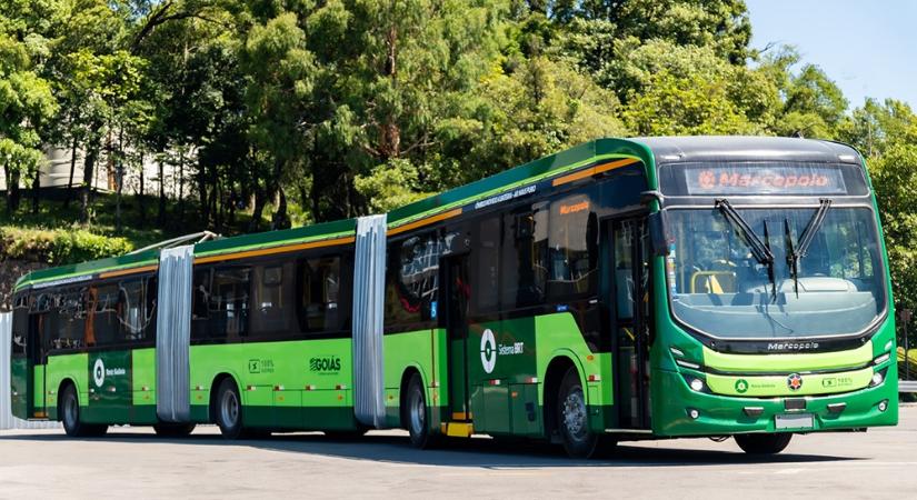 Hosszabbak, mint a Ganz villamosok: új óriásbuszok állnak forgalomba