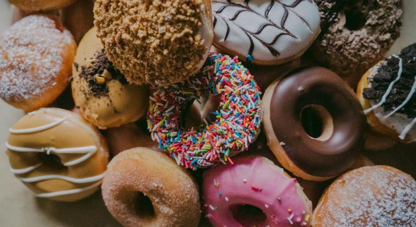 Felejtsd el az olajat és a sütést: van egy tuti receptünk a sütőben készülő, legpuhább fánkokhoz