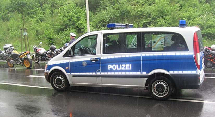 Orosz fegyvergyáraknak exportáló személyeket vettek őrizetbe Németországban