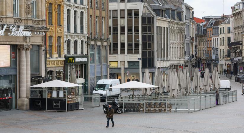 Vádat emeltek 10 férfi ellen, akik megerőszakoltak egy 5 éves gyereket egy lille-i chemsex buliban