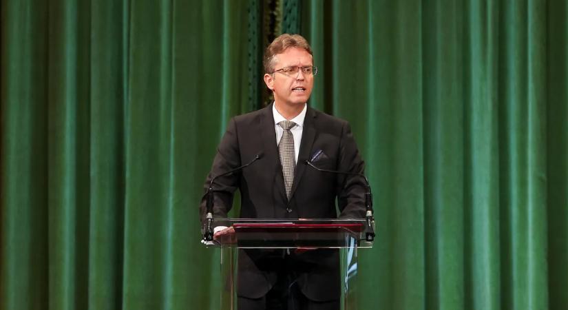 A „hazaszeretet” már bűn? Tarr Zoltán inkább Ursula von der Leyen szoknyája mögé bújik