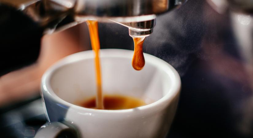 Drasztikus változás a kávéknál: minden magyar vásárlót érint a kormány terve