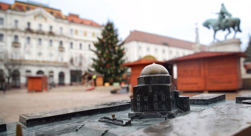 Újabb ikonikus pécsi nevezetesség kerül a helyére