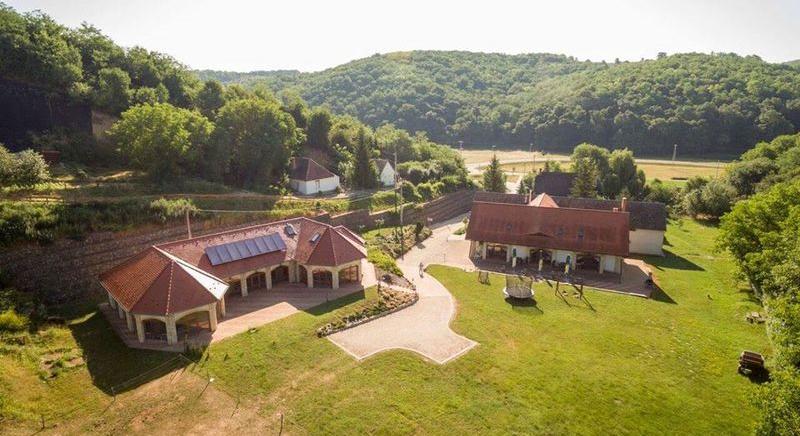 Naspolya Panzió, Magyarország – Bátaapáti