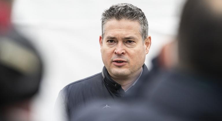 Még mindig nincs helyettese Karácsony Gergelynek, Sára Botond a bírósághoz fordul