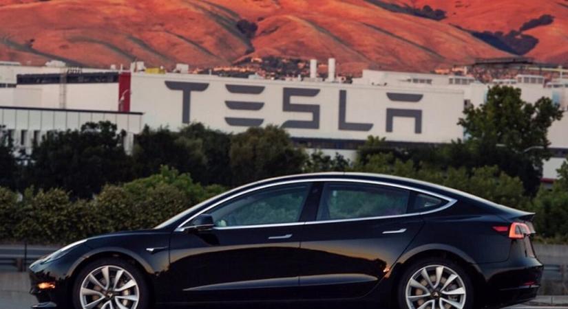 Jövőre betilthatják a rejtett autókilincseket – túl veszélyesek