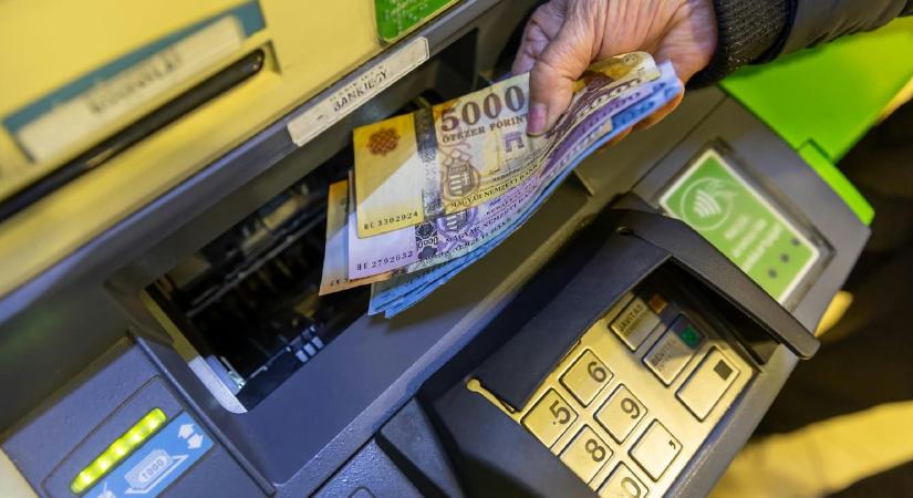 Új időszámítás a hazai bankolásban: megduplázódott a díjmentes készpénzfelvétel