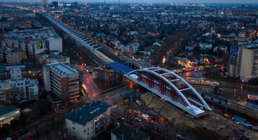Új acélhíddal bővül Budapest egyik legforgalmasabb útvonala
