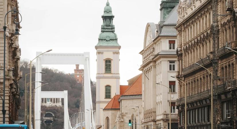 Zebra, telefon, roller – miért váltott ki heves vitát az új KRESZ-tervezet?