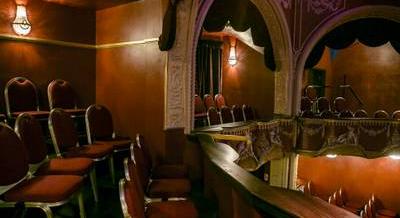 Titkok a kulisszák mögött – Színházi botrányok a régi Pesten