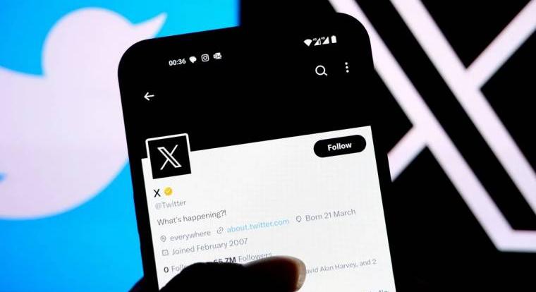 Razziáztak a francia hatóságok az X párizsi központjában