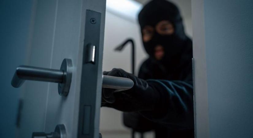 A temetés alatt törtek be a gyászoló családhoz