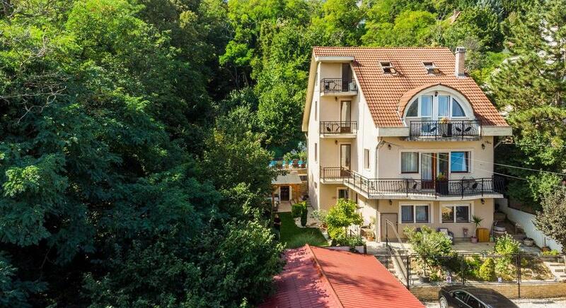 Kerekhegy Vendégház, Magyarország – Leányfalu