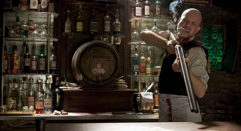 Már nézheted: A sztárokkal forgatott sötét humorú 2. világháborús kultfilm végre a streamingóriás katalógusában!