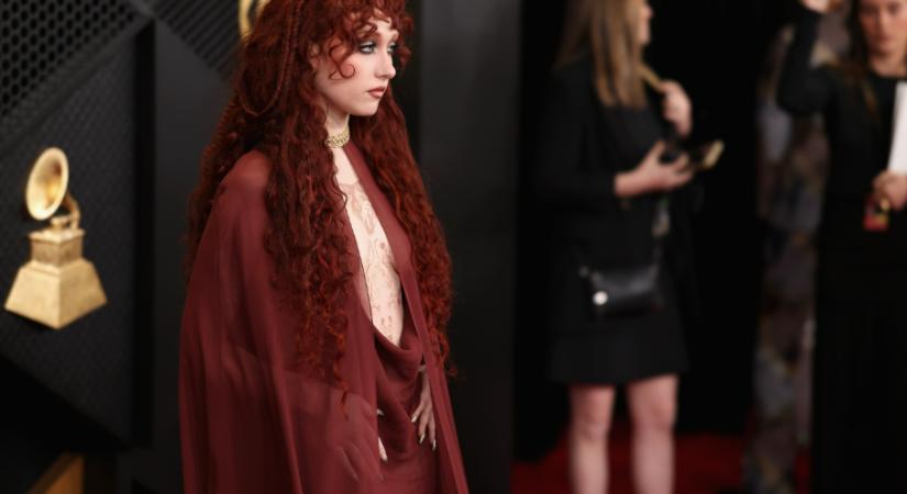 Önkifejezés vagy túlzás? Botrány a Grammy-gálán, alig takaró ruha miatt tört ki a balhé