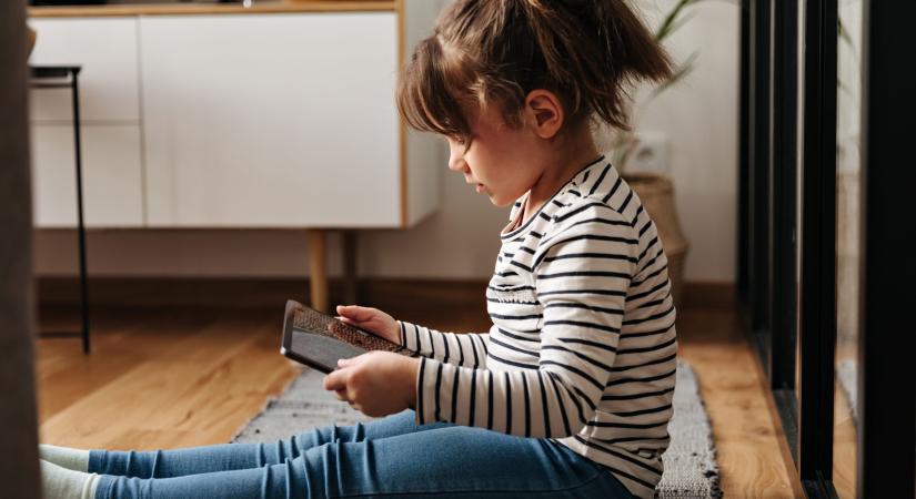 Spanyolország is megtiltaná a 16 évek alattiak hozzáférését a közösségi médiához