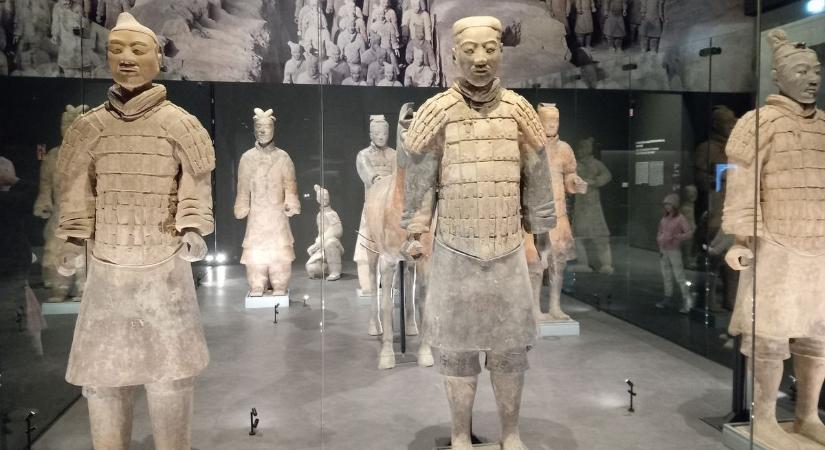 Időutazás az Öröklét őreivel Budapesten - fotók, videó