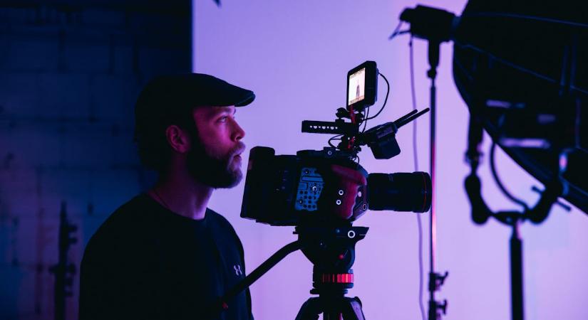 Kínos baki a tévéstúdióban, a magyar énekes igazította helyre a riportert