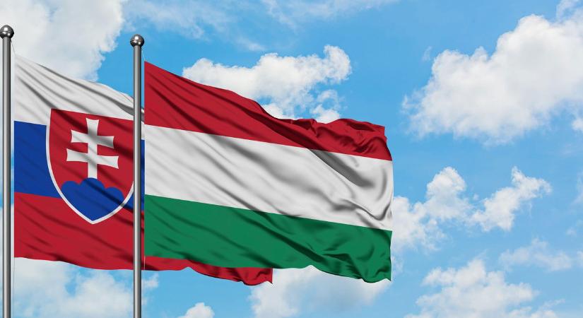 Förtelmes szavakat írtak a magyarokra egy szlovák lapban, ettől ökölbe szorul a kezed