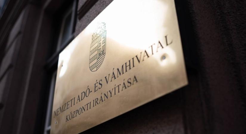 NAV: nem volt razzia, a normál ügymenet részeként ellenőriztek a revizorok országszerte 18 vállalkozást