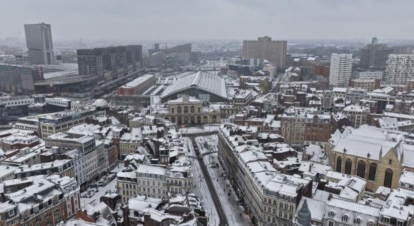 Gyomorforgató bűntény Franciaországban: tízen erőszakoltak meg egy bedrogozott ötéves kisfiút