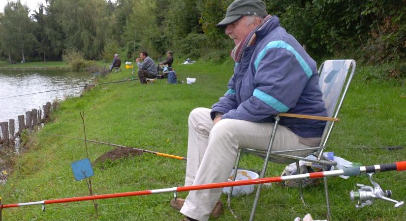 Foghatják a fejüket a horgászok – kiderült, mennyibe kerülnek az idén a területi jegyek