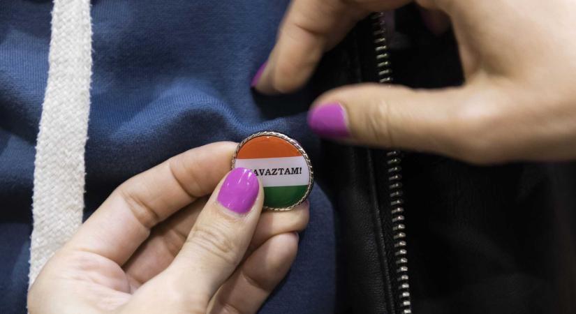 Rendkívüli parlamenti ülésen venné el a határon túli magyarok szavazati jogát a DK