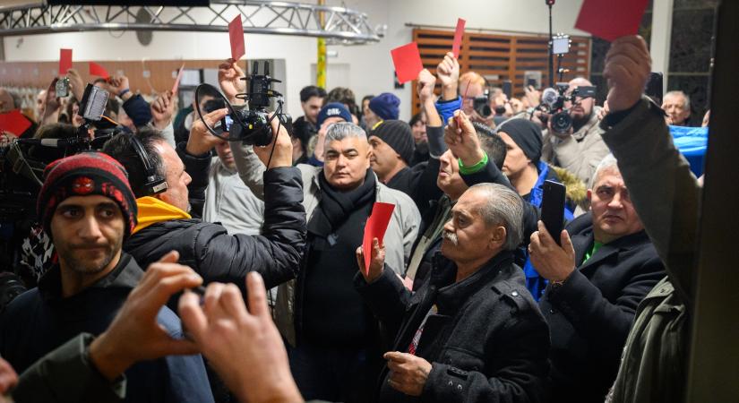 A Fidesz túlment egy határon azzal, hogy az ellene tüntetők múltjában vájkál