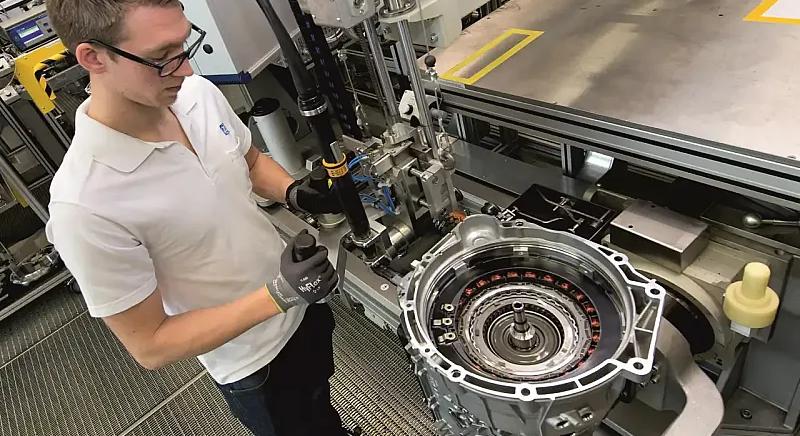 Milliárdos megrendelést nyert a ZF a BMW-től