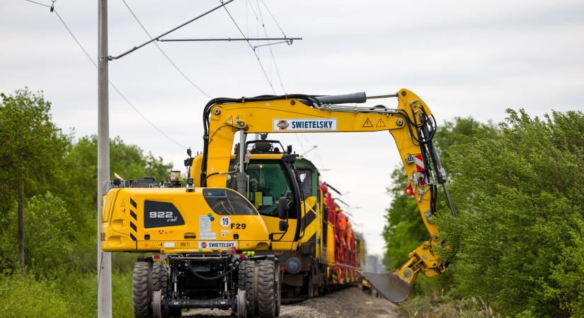 A Swietelsky Vasúttechnika Kft. teszi rendbe a dunántúli vasúti közlekedést blokkoló 150 méteres szakaszt
