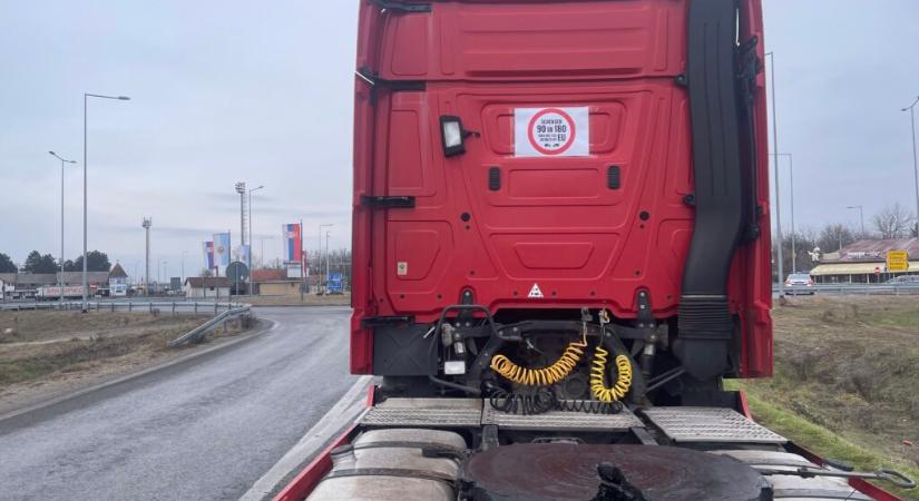 Továbbra is letartóztatják és kiutasítják a szerb kamionsofőröket az EU egyes országaiban