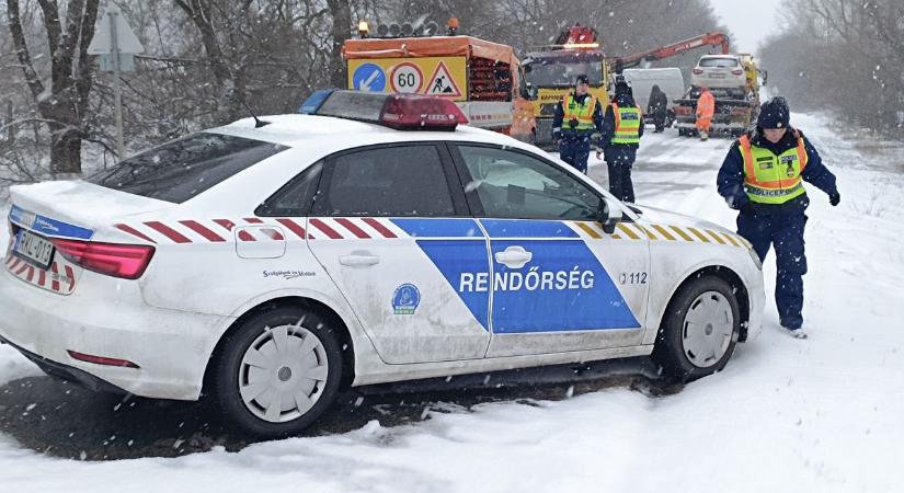 Egyetlen nap alatt megbénult a közlekedés: halálos baleset is történt Bács-Kiskunban – fotók, videó