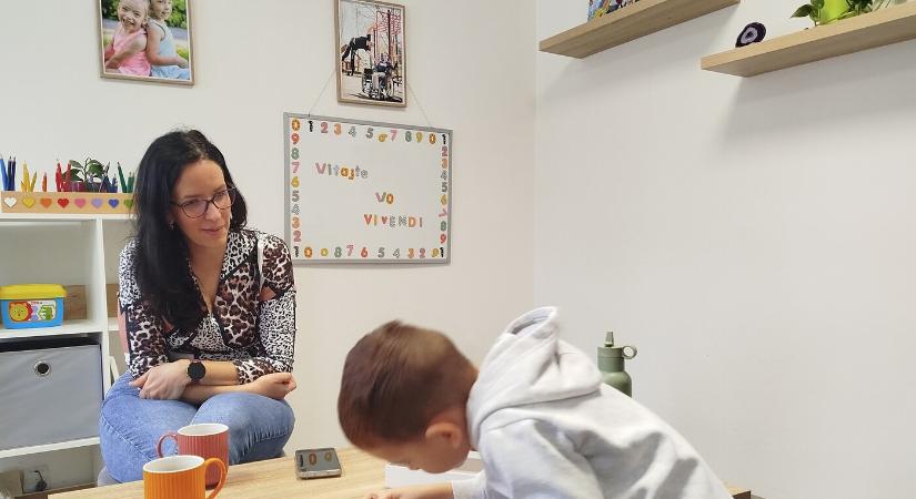 Kiemelten érzékeny témát feszegetnek Érsekújvárban – erős, de láthatatlan „üveggyerekek”