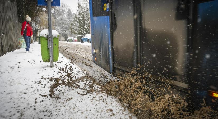 Hó és ónos eső taszítja újra káoszba a közlekedést Budapesten és Magyarország jelentős részén