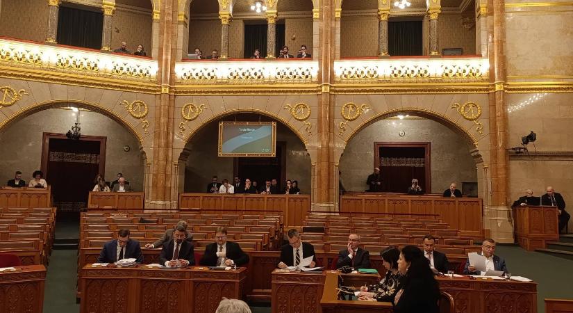 Demokratikus Koalíció: Fizesse ki mindenkinek az Orbán-kormány a januári rezsiszámlát!
