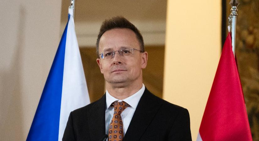 Nagyon lebukott Szijjártó Péter, az irodájában furcsa nevet szúrtak ki, már nem tagadhatja le