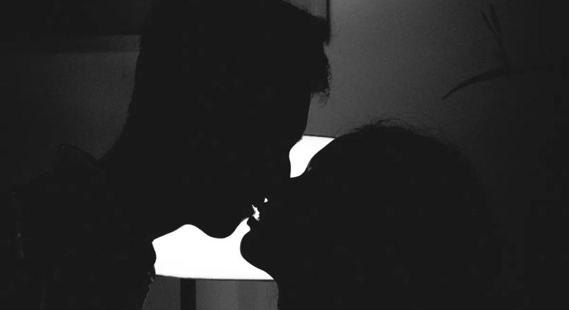 Saját anyjával feküdt le egy férfi, aztán miatta elhagyta a feleségét is