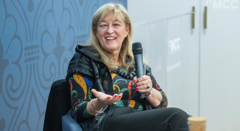 Milliárdos megbízások NER-közeli cégeknek Schmidt Mária alapítványánál